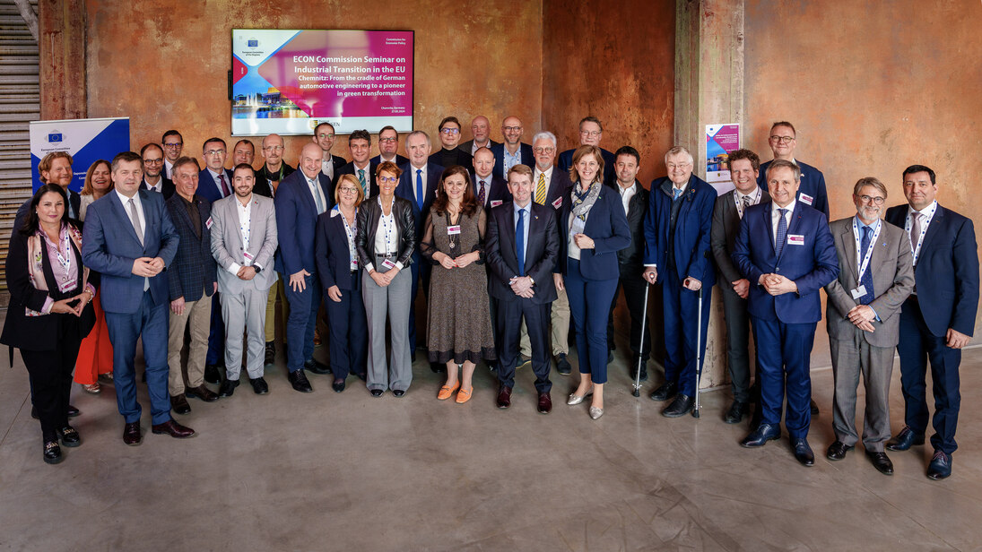 Group photo of all participants at the external ECON seminar in Chemnitz.