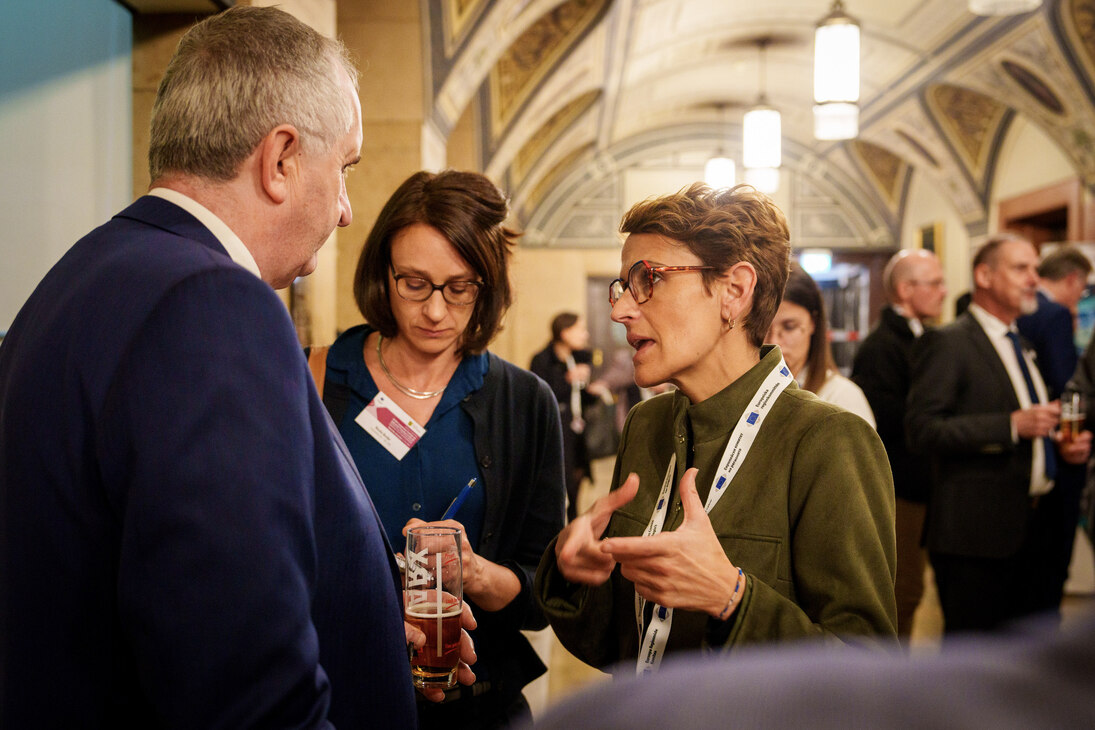 CoRAI-Co-Chair María Chivite (to the right) with CoRAI Chair Thomas Schmidt.